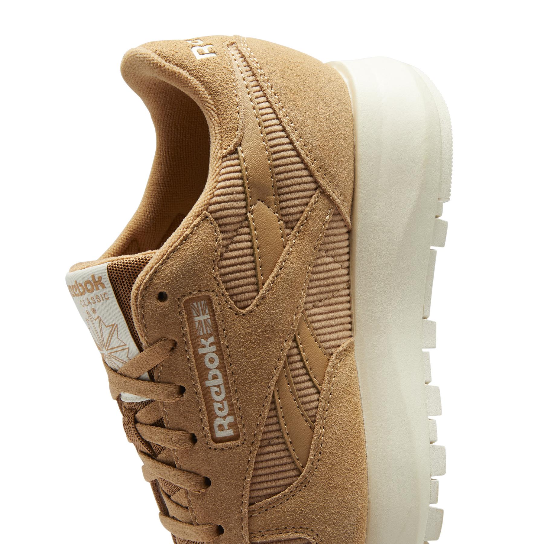 product/r/e/reebok_gw3796_8_footwear_photography_detail_view_2_white_000.jpg