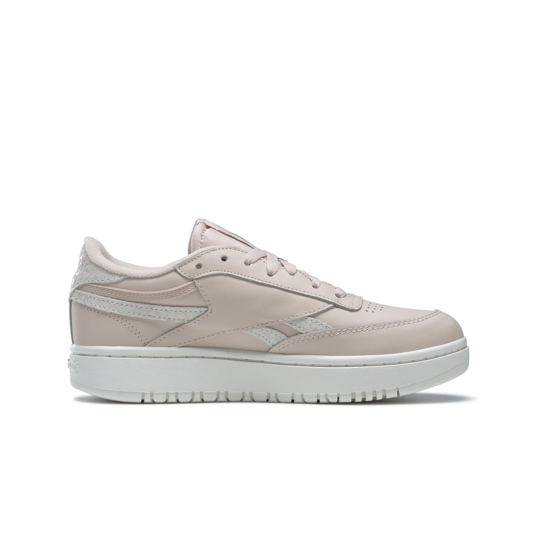 product/r/e/reebok_gy1381_4_footwear_photography_side_medial_center_view_white_000.jpg