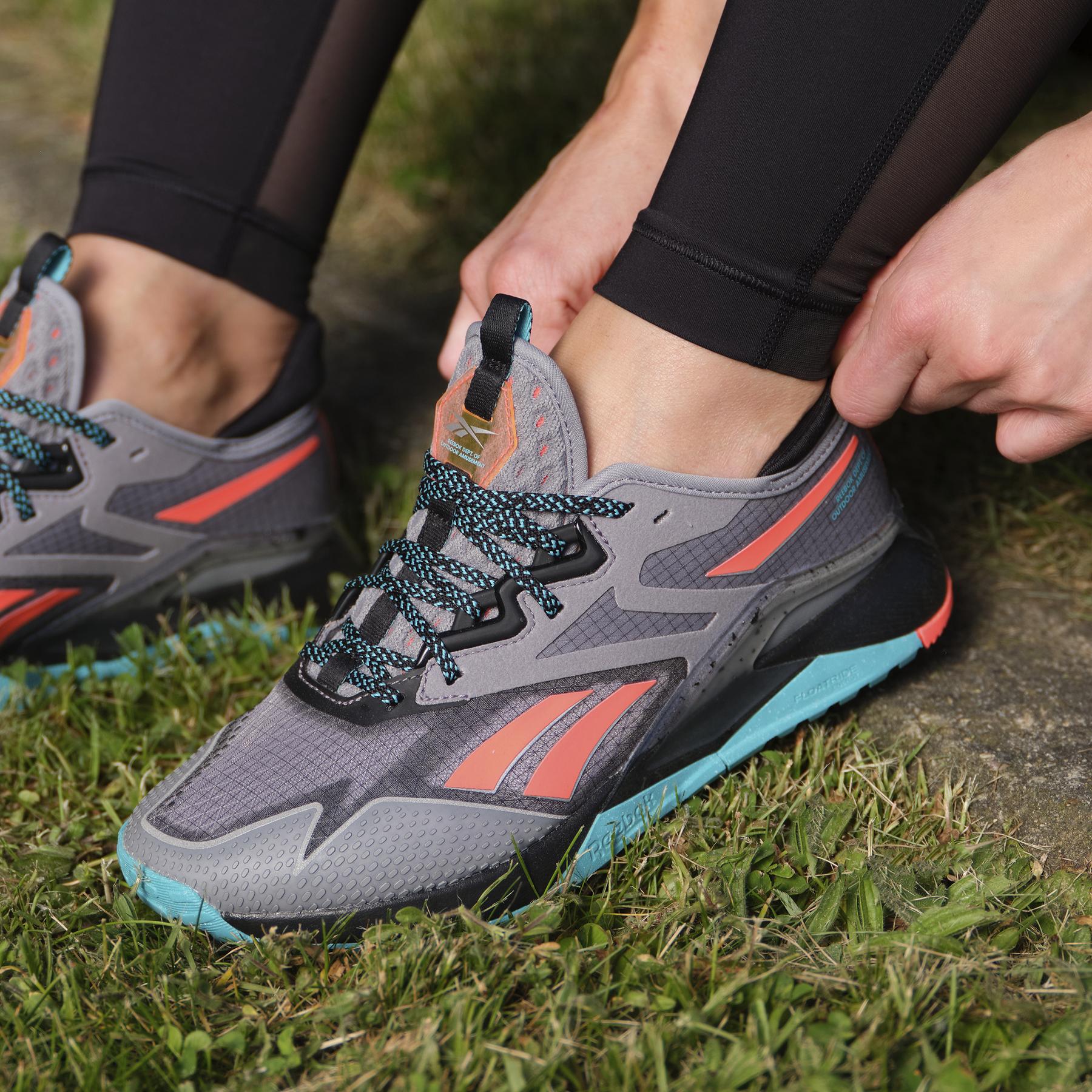 product/r/e/reebok_gy8905_13_footwear_photography_heromrktng_view_1_white_000.jpg