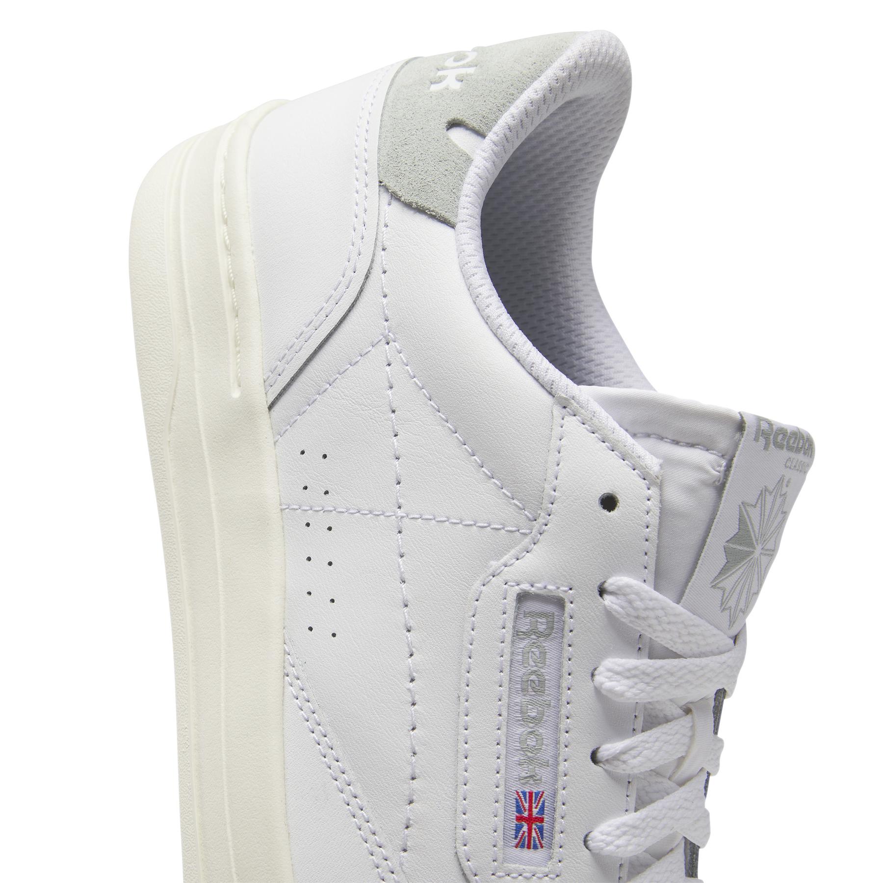 product/r/e/reebok_hq4568_7_footwear_photography_detail_view_1_white_000.jpg