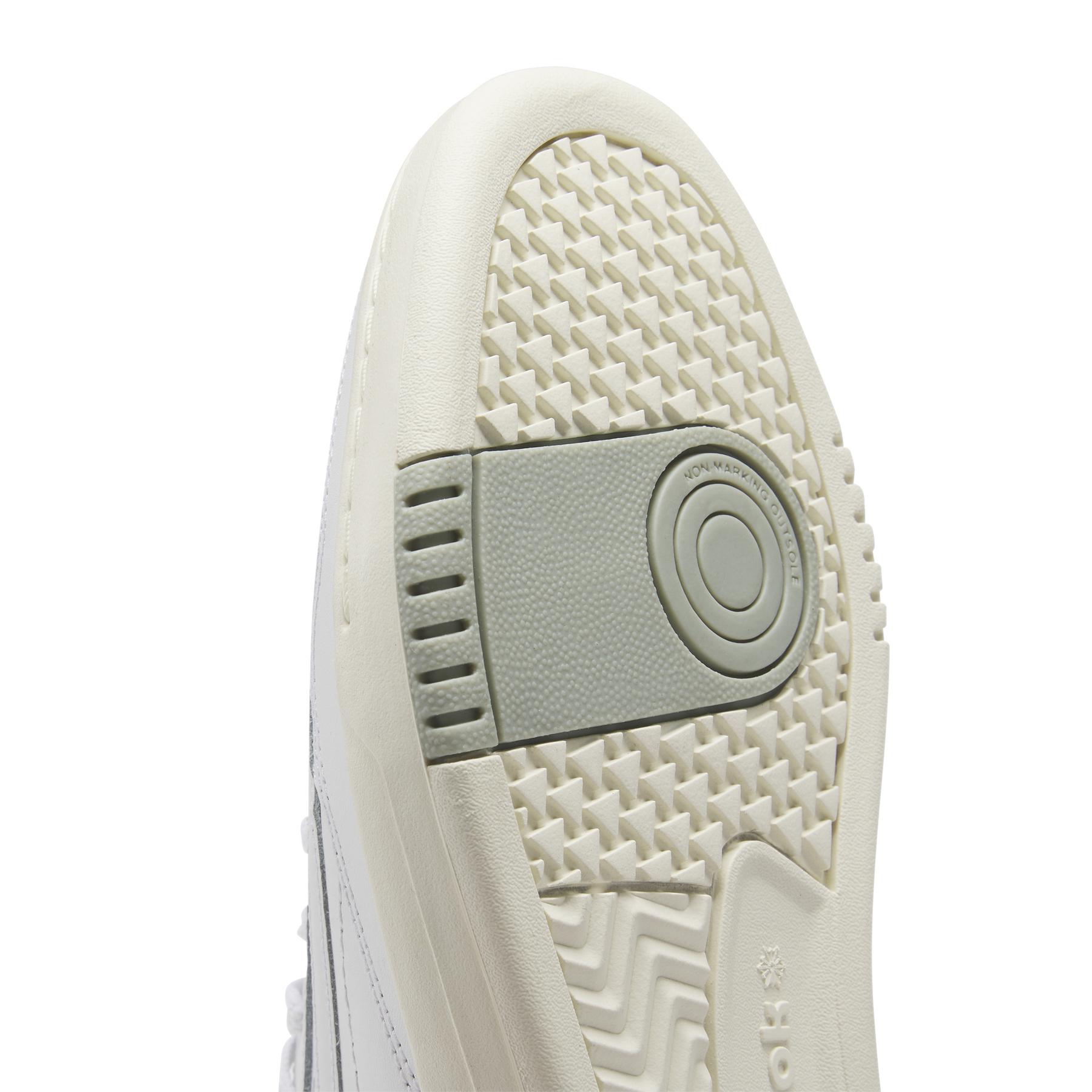 product/r/e/reebok_hq4568_8_footwear_photography_detail_view_2_white_000.jpg