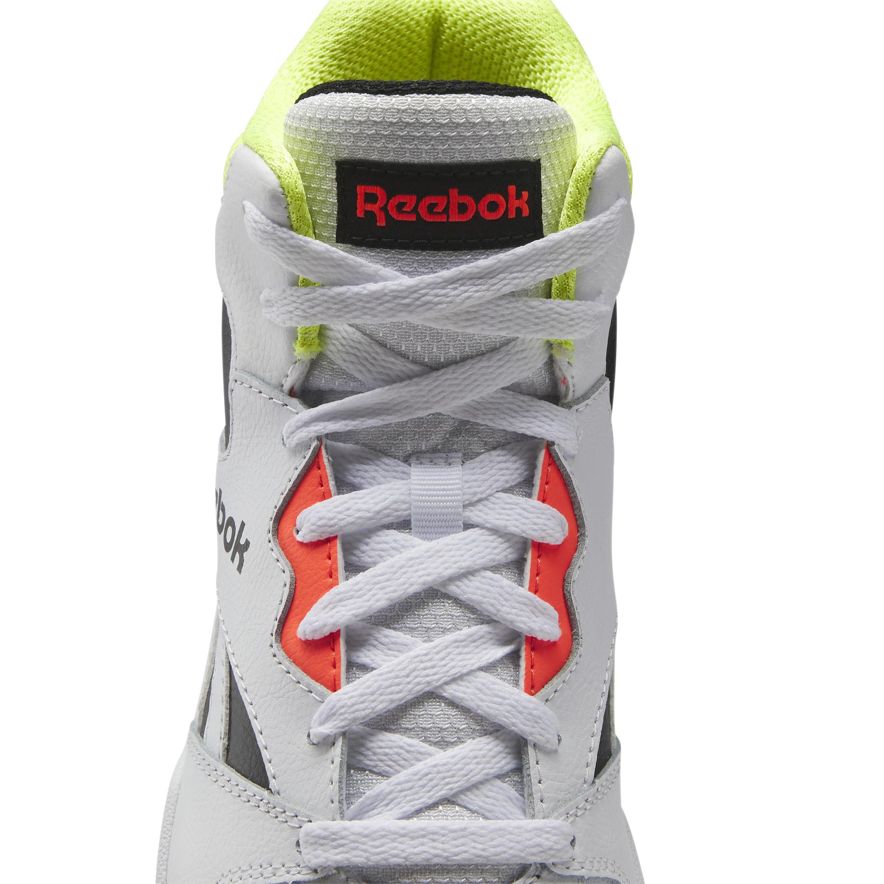 product/r/e/reebok_hr0519_7_footwear_photography_detail_view_1_white.jpg