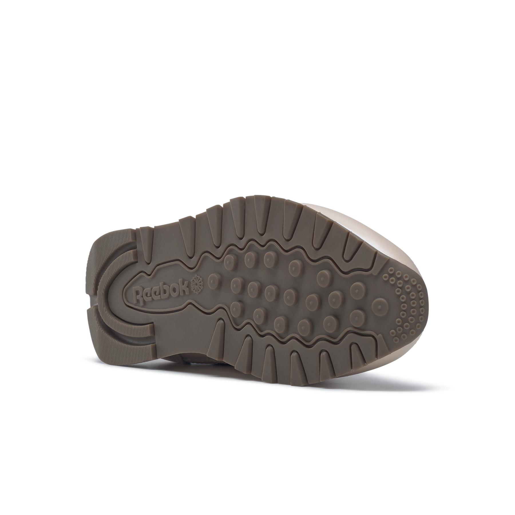 product/r/e/reebok_if7412_3_footwear_photography_bottom_view_white_000.jpg