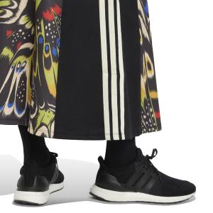 2/0/2025_adidas_jl8620_5_apparel_on_model_detail_view_1_white.jpg
