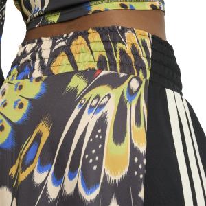 2/0/2025_adidas_jl8620_6_apparel_on_model_detail_view_2_white.jpg