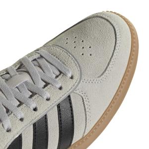 2/0/2025_adidas_jr0689_8_footwear_photography_detail_view_1_white.jpg