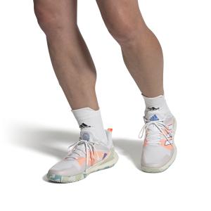 product/a/d/adidas_gv9520_11_footwear_on_model_front_view_white_000.jpg