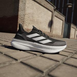 a/d/adidas_ih3110_18_footwear_photography_heromrktng_view_3.jpg