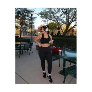 f/a/fabletics_pt1617843-0001_black_5.jpg