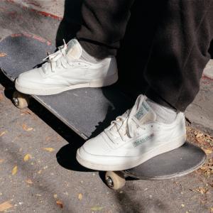 r/e/reebok_dv6434_13_footwear_photography_highlight_view_1_white_000.jpg