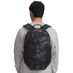 6000397-002-sac-a-dos-under-armour-hustle-6-0-black-black-metallic-black-tu